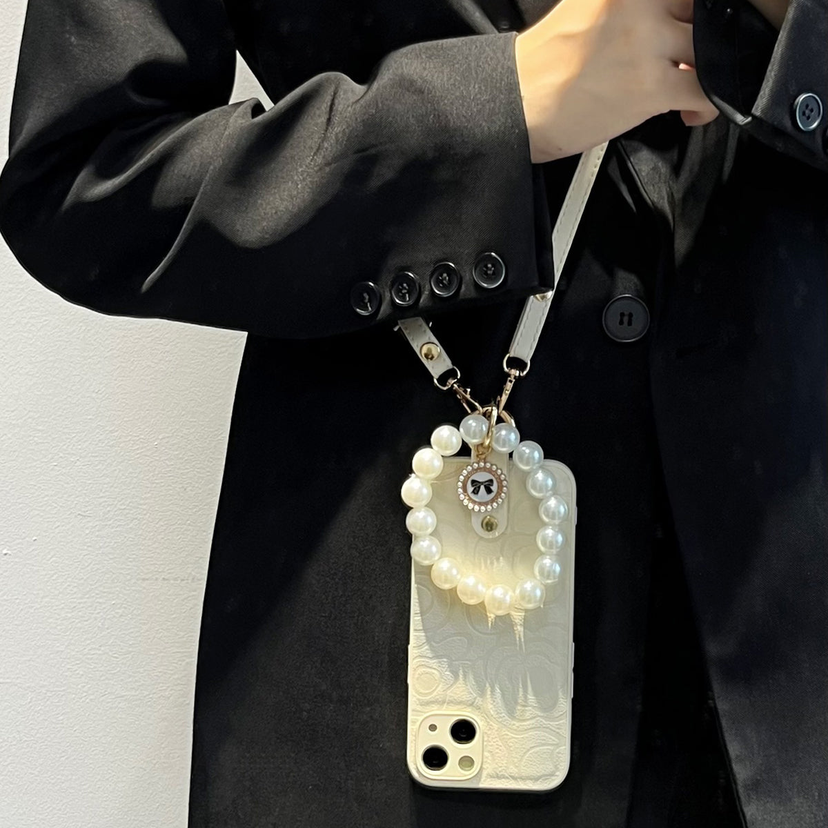 For iPhone 14 Anti-Scratch Cover Camellia Pattern Pearl Chain TPU PU Leather Phone Case with Shoulder Strap For iPhone 14 Anti-Scratch Cover Camellia Pattern Pearl Chain TPU PU Leather Phone Case with Shoulder Strap